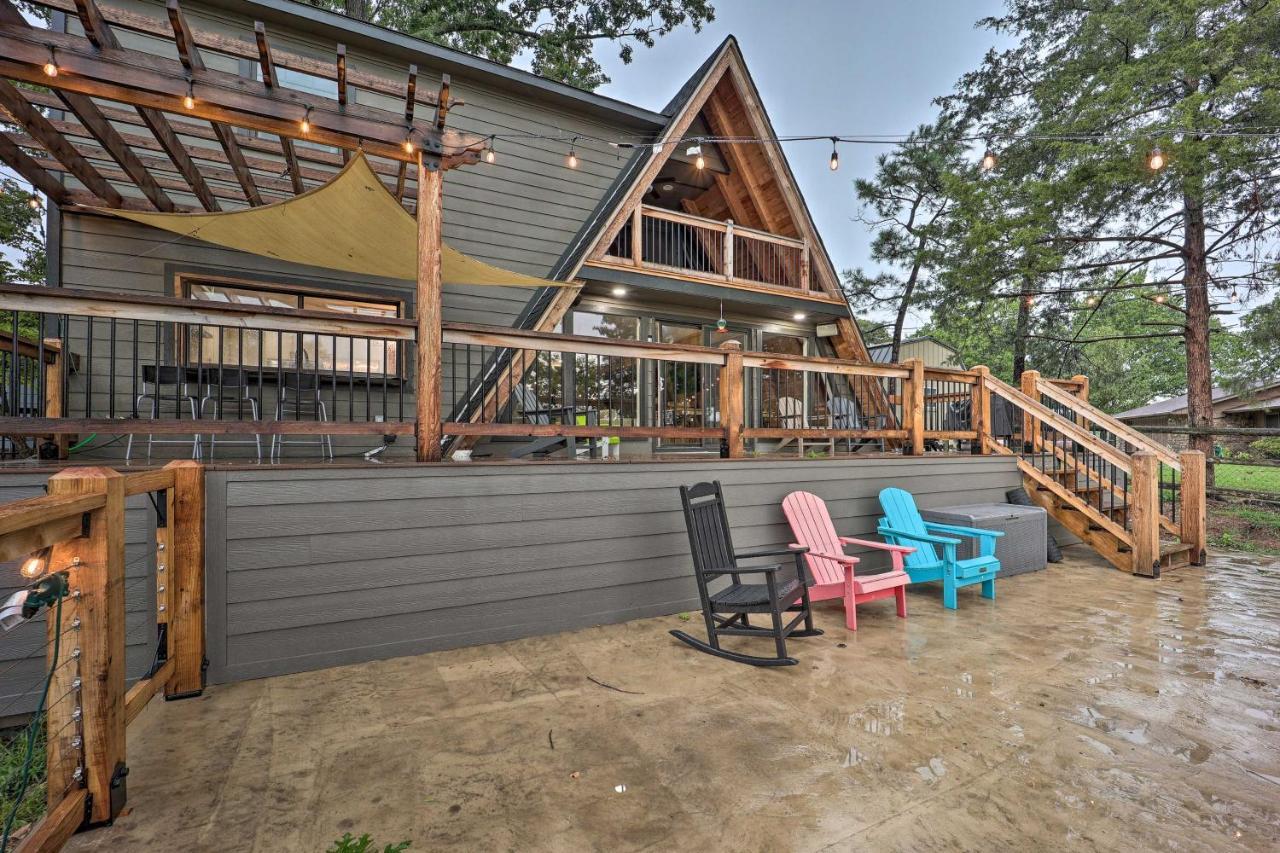 Family-Friendly Eucha Cabin Lakefront Views! Exterior photo