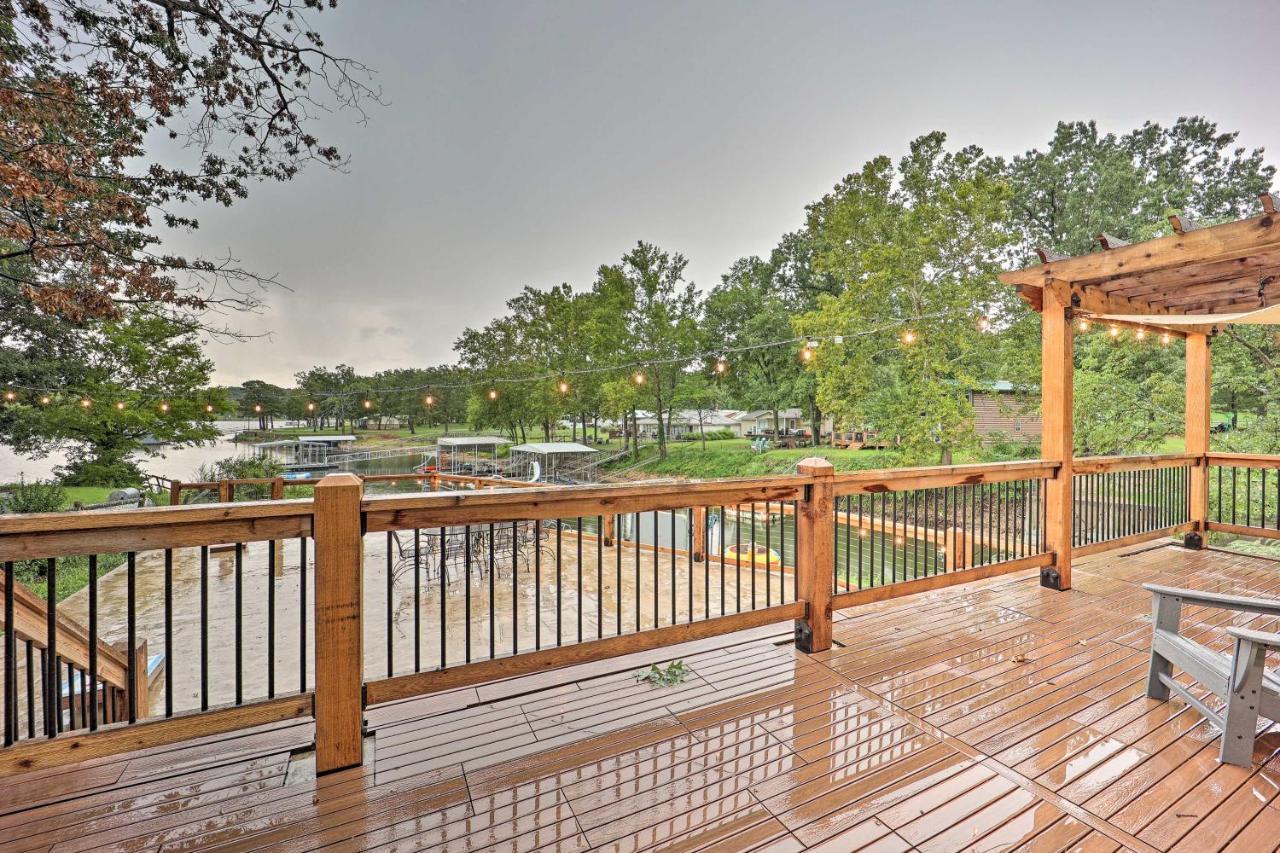 Family-Friendly Eucha Cabin Lakefront Views! Exterior photo